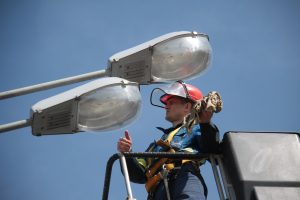 Коммунальные службы района обновят систему освещения на детской площадке. Фото: Павел Волков Коммунальные службы района обновят систему освещения на детской площадке. Фото: Павел Волков